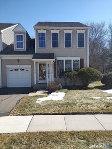 16 Fieldstone Court #16, North Haven, CT, 06473