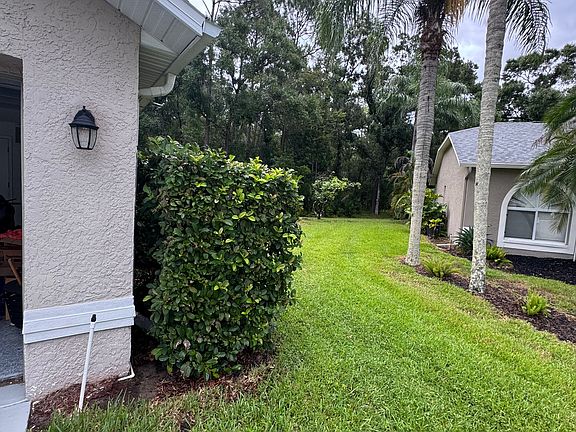 Exterior photo side yard
