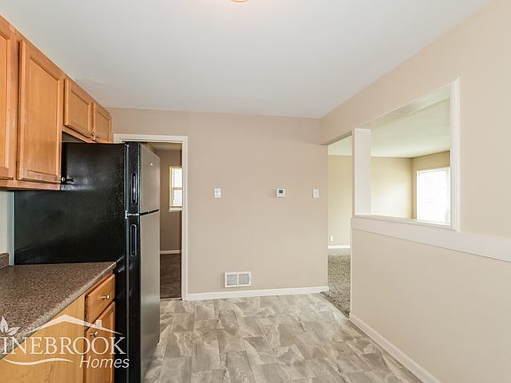 4th image of 10407 Lilac Ave