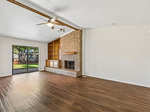 3rd image of 505 Crestview