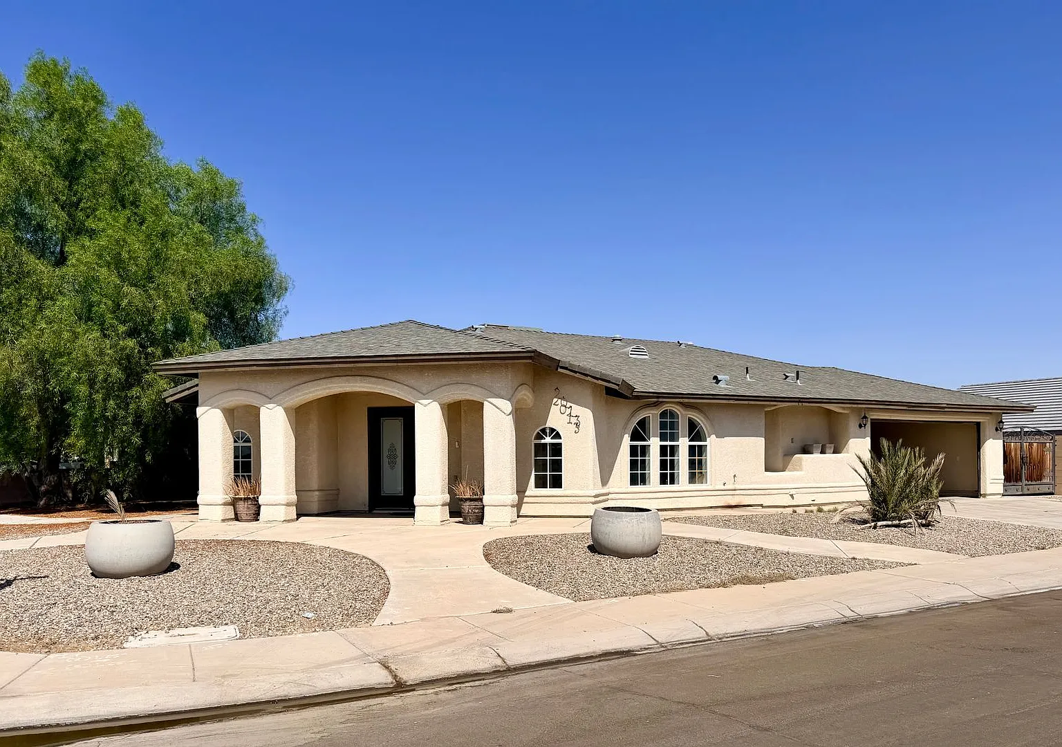 Large San Luis home on a Corner lot with 3 bedrooms plus added Den/Office Room — Photo 1