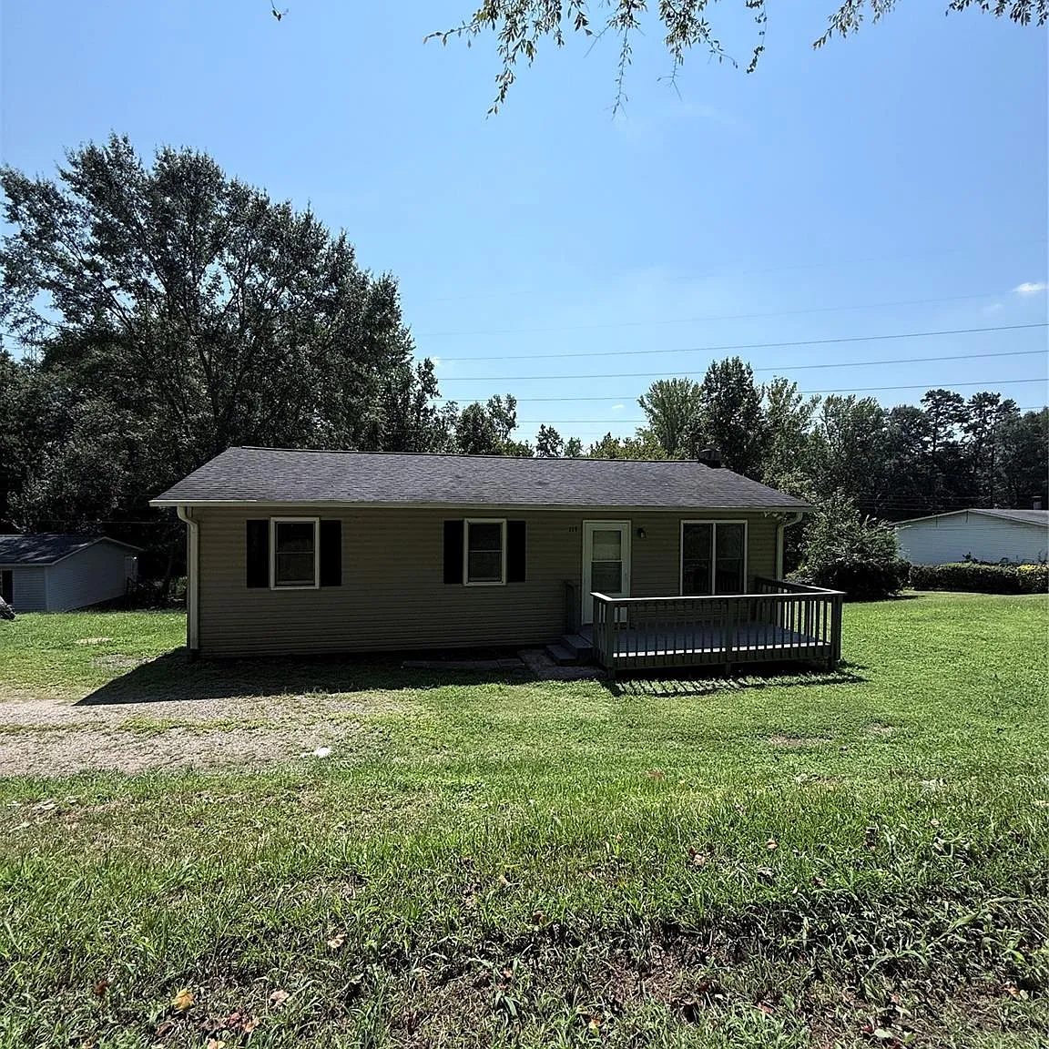 3 bed, 1.0 bath, $1,300 — Photo 1