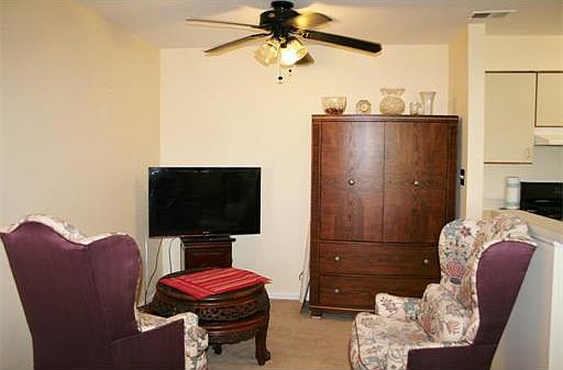 4th image of 318 Cozzens Ct