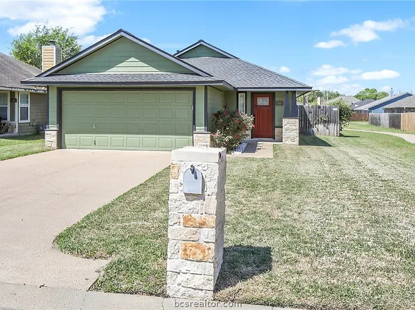 916 Crested Point Dr, College Station, TX 77845