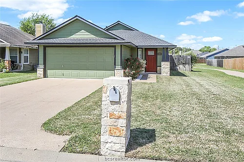 916 Crested Point Dr Photo 1