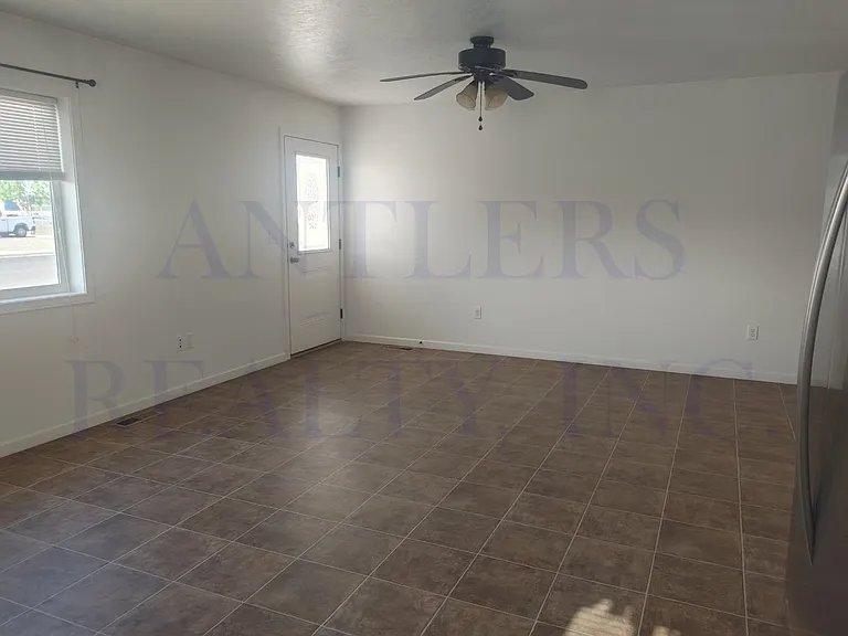 1190 E Adams St — Photo 3
