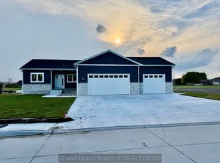 1134 Sun Valley Dr, Grand Island, NE 68801