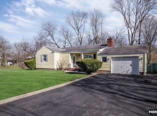 704 Evans St, Paramus, NJ 07652