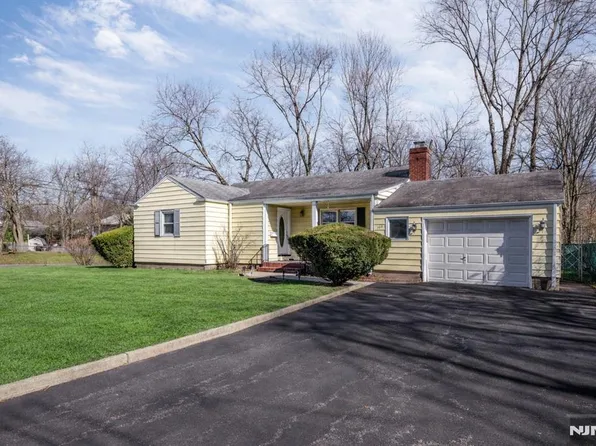 704 Evans St, Paramus, NJ 07652