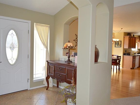 4th image of 830 Grace Dr W