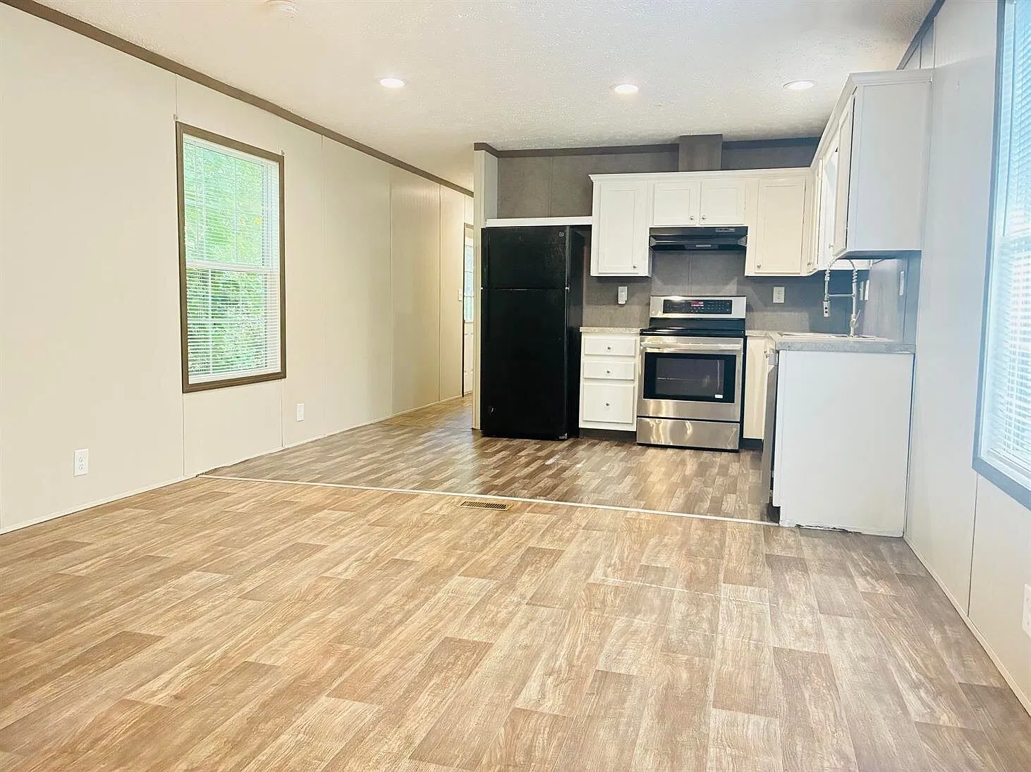 376 Skylark Home 20 — Photo 4