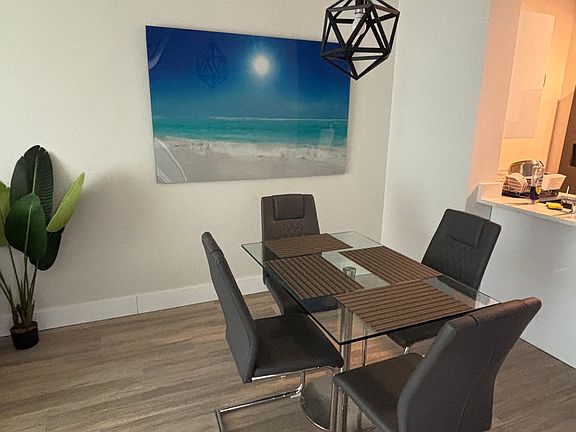 5th image of 630 Sapodilla Ave Unit 520