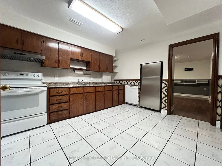 94 Bremen Ln #BASEMENT — Photo 15