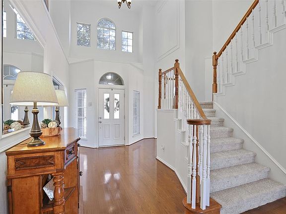 2nd image of 2840 Faversham Dr