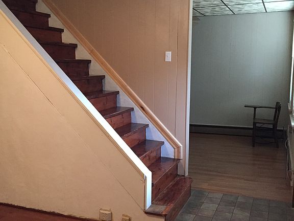5th image of 404 New Castle St