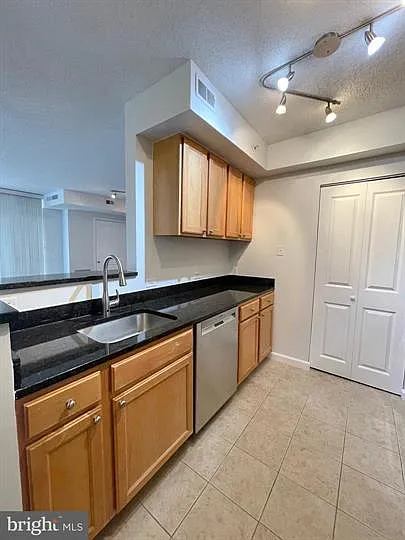 880 N Pollard St #605 — Photo 6
