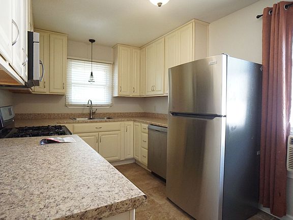4th image of 462-464 Bryn Mawr Dr #462