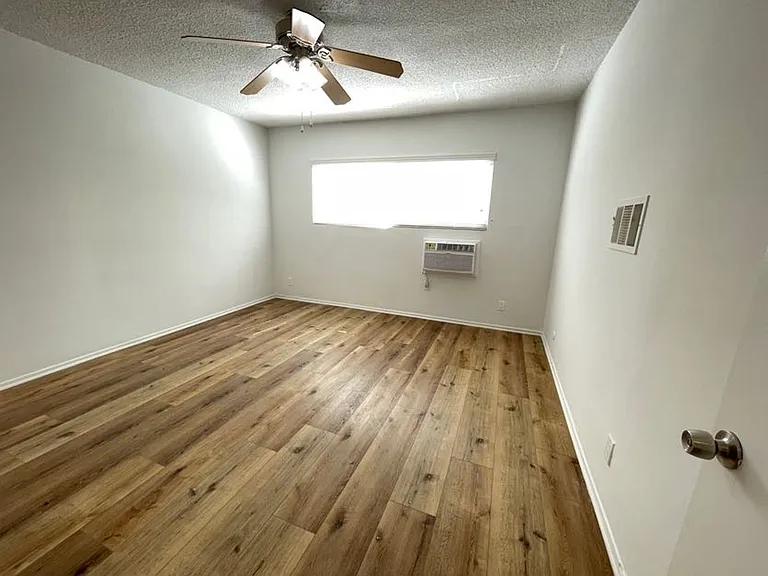 6632 Darby Ave — Photo 18
