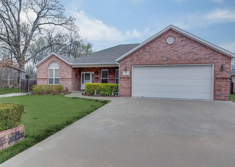 1st image of 17 Newstead Cir