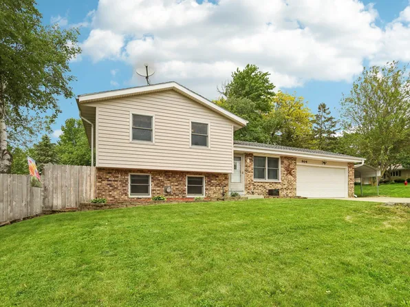 904 Valley Dr, Watertown, WI 53098