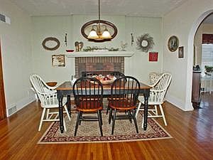 2nd image of 3733 Woodlawn Way