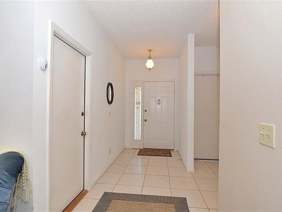 2nd image of 1922 Shannon Ln