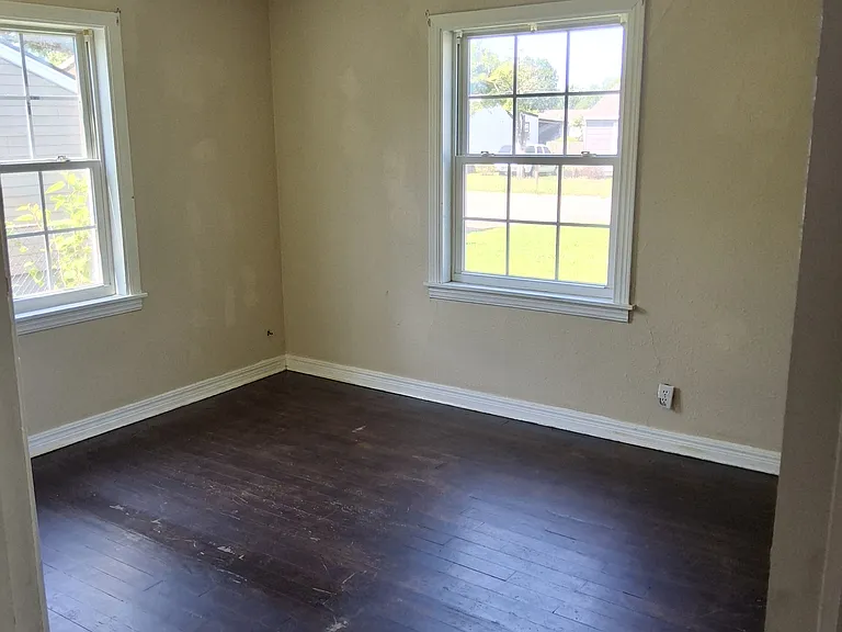 1552 S Elm Ave — Photo 11