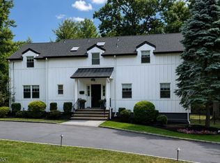 69 N Hillside Ave, Livingston Twp., NJ 07039