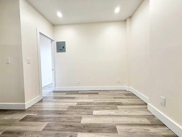 30 Rogers Ave #2D — Photo 4