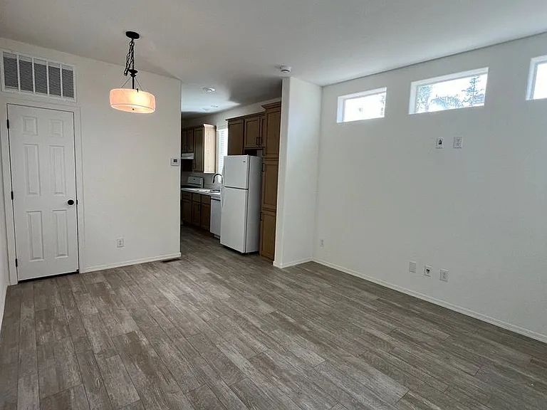 5550 Barnard St — Photo 3