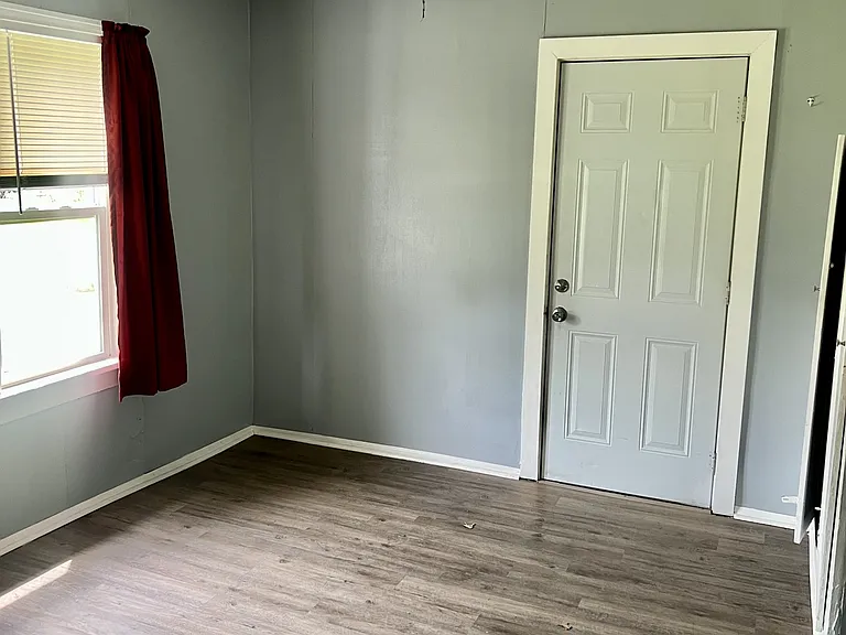 Apartment B bedroom you can also enter in from the back of the house