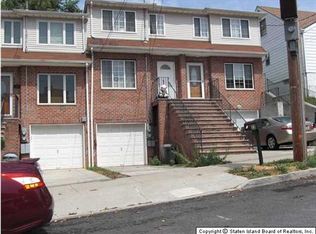 33 New Ln, Staten Island, NY 10305