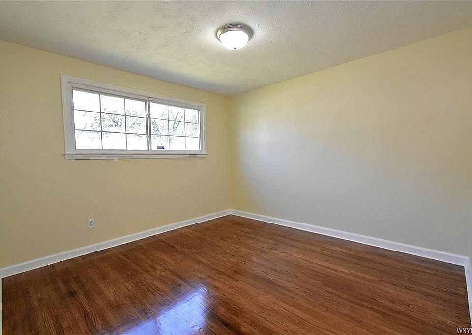 2nd image of 1913 Falls St #5