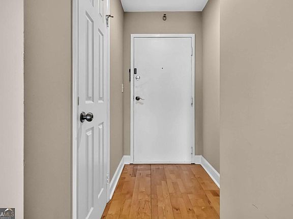 5th image of 2479 Peachtree Rd NE APT 1708