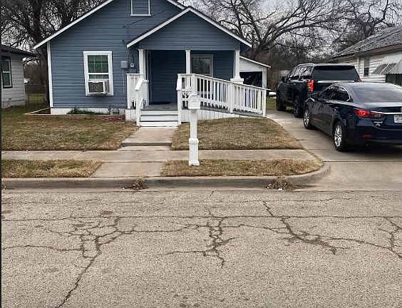 Front of 909 Hubert St. home from the street.