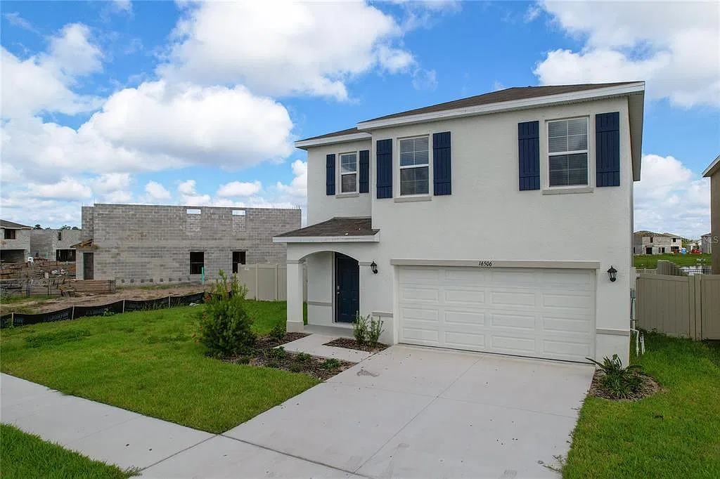 5 bed, 3.0 bath, 2522 sqft, $2,850 — Photo 2