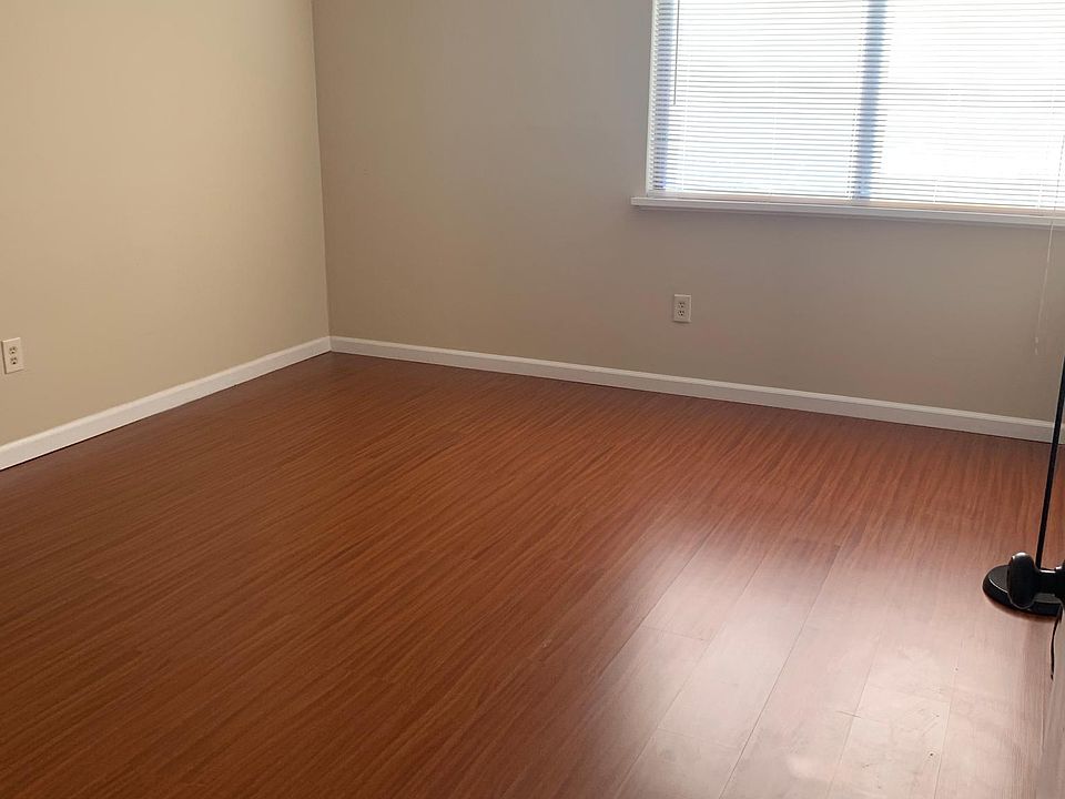 2nd image of 19 Danbury Rd APT 11
