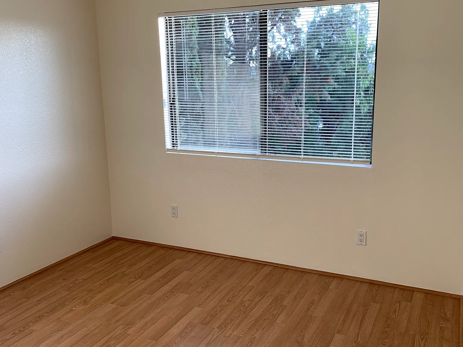 6 bed, 2.5 bath, 2068 sqft, $4,800 — Photo 4