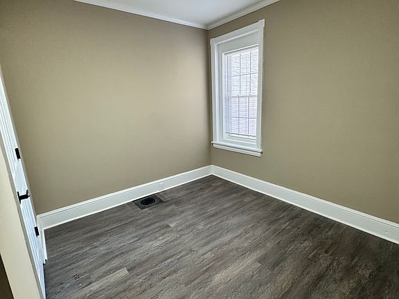 2nd image of 206 N Van Buren St