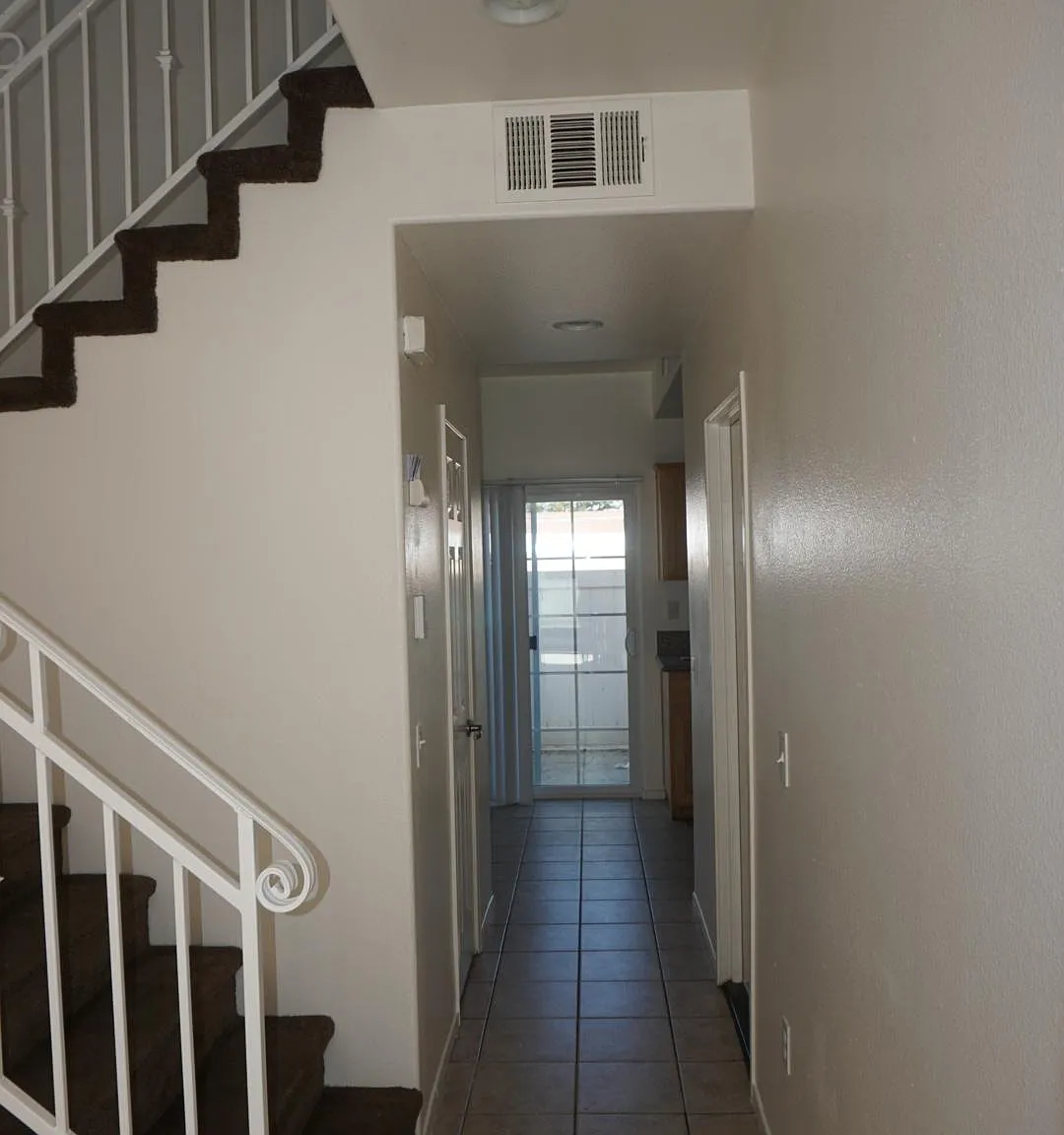 3 bed, 2.5 bath, 1092 sqft, $2,600 — Photo 3