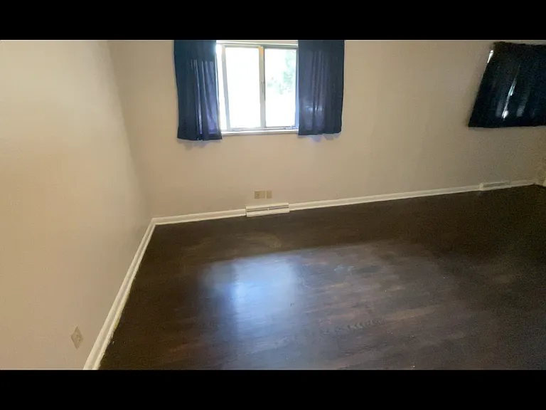 Upstairs Dorm Room - 250sqft