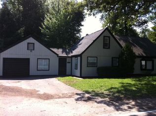 6791 Hatchery Rd, Waterford, MI 48327