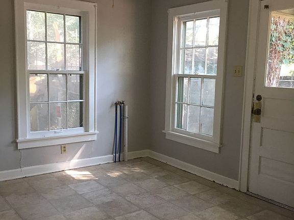 5th image of 247 E Ratcliff St