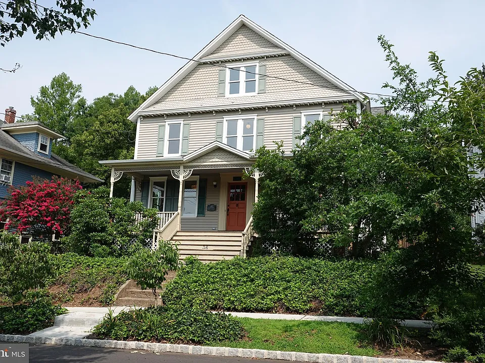 36 Hart Ave