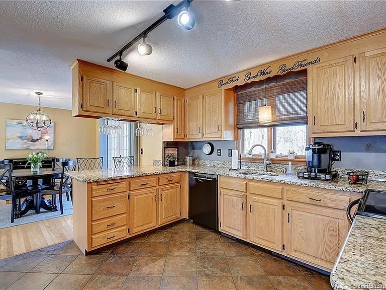 18 Rockwell Ct — Photo 25