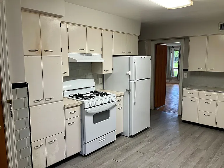 122 W Scanlon St — Photo 13