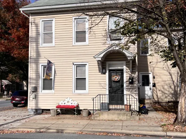 27 W Orange St, Lititz, PA 17543