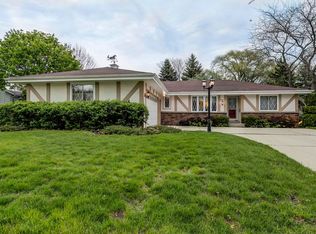 6810 S Juniper Dr, Oak Creek, WI 53154