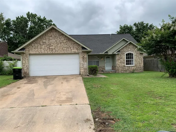 723 N Country Pl, Ada, OK 74820