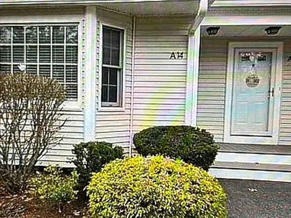 547 Washington St APT A14, Pembroke, MA 02359